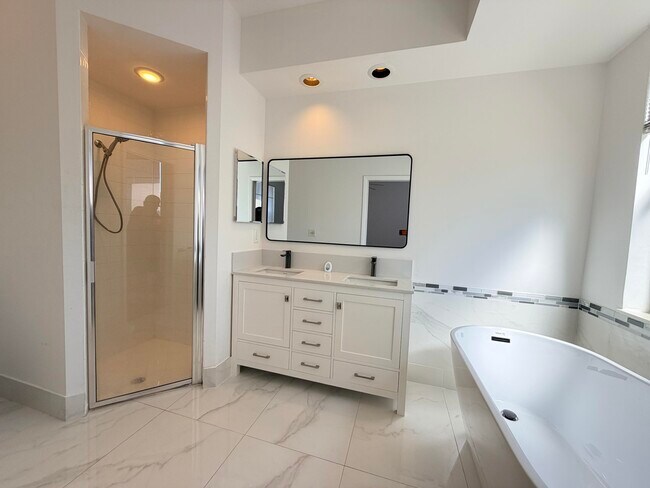 Building Photo - 133 Woodlake Cir