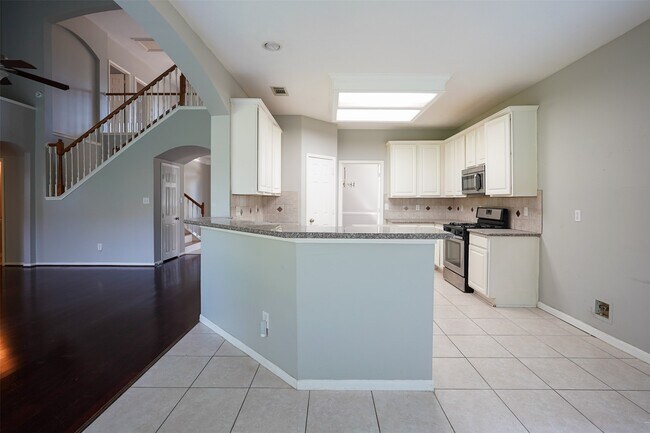 Building Photo - 2403 Blue Shadow Dr