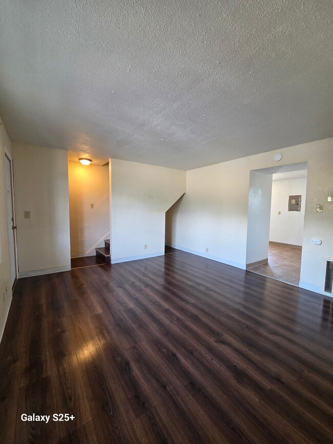 Building Photo - 1413 NW Despain Ave