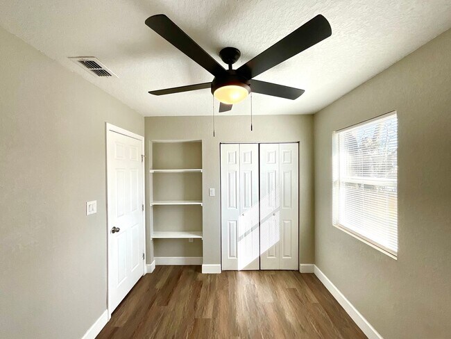 Building Photo - Modern Home With Covered Patio & Fenced Yard!