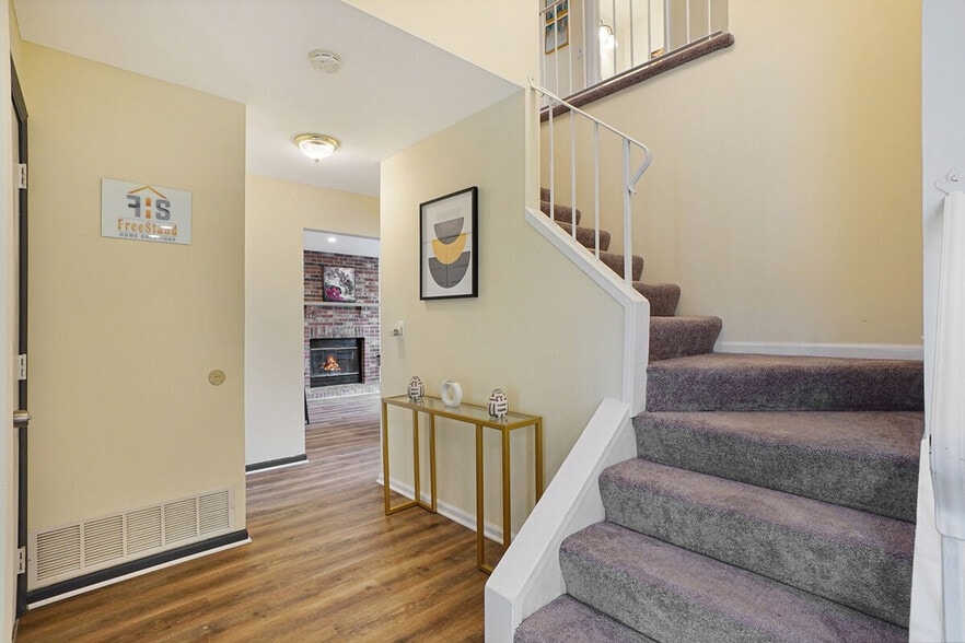 Building Photo - 303 Danbury Dr