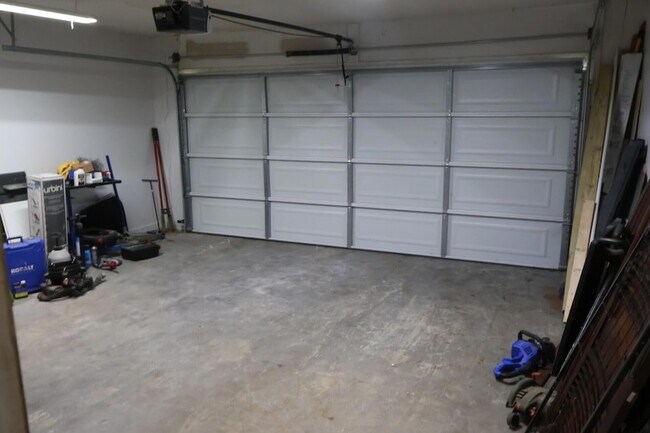 Building Photo - 1003 Providence Way