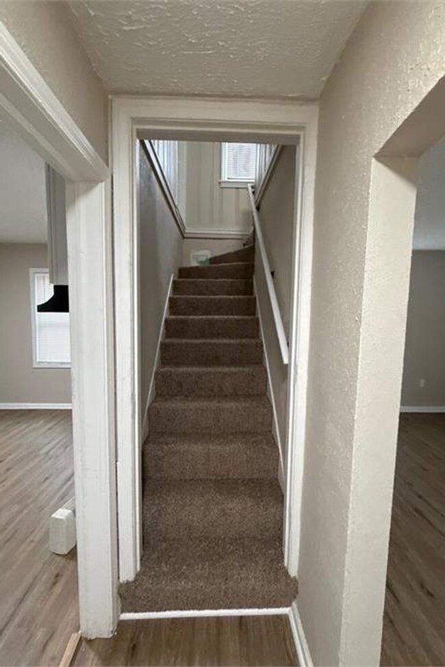 Building Photo - Renovated 3-Bedroom Home – We Welcome Sect...