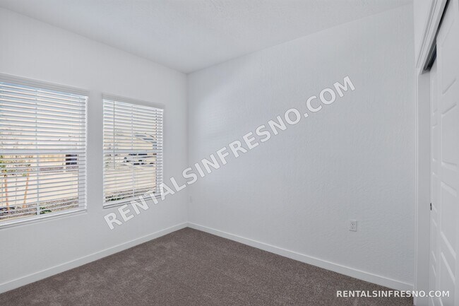 Building Photo - 3359 N Contessa Ave