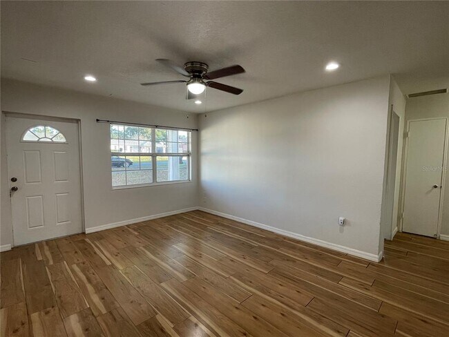 Building Photo - 1208 Carlton Ave