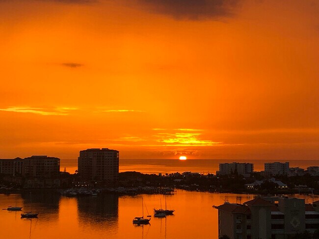 Endless sunset views - 400 Island Way