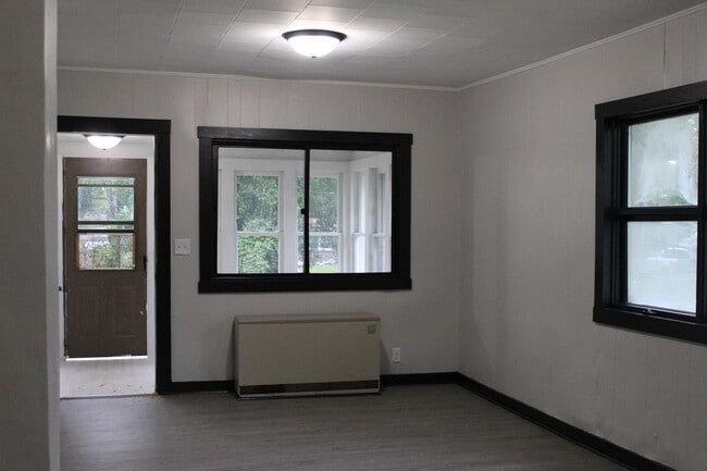 Building Photo - 605 E River Ave