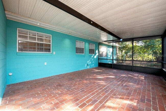 Building Photo - 640 Roberta Ave