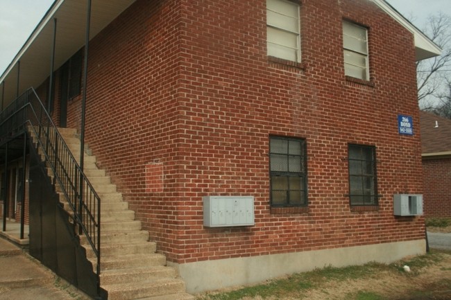 Building Photo - 266 Bond Ave