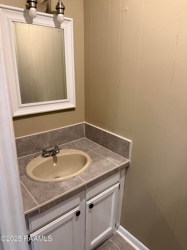 Building Photo - 2606 Brenda Dr