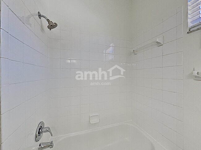 Building Photo - 832 Innergary Place