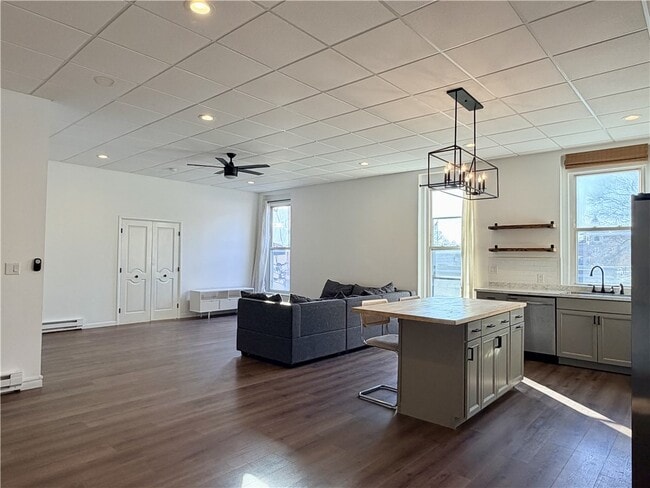 Building Photo - 6 Dietz St