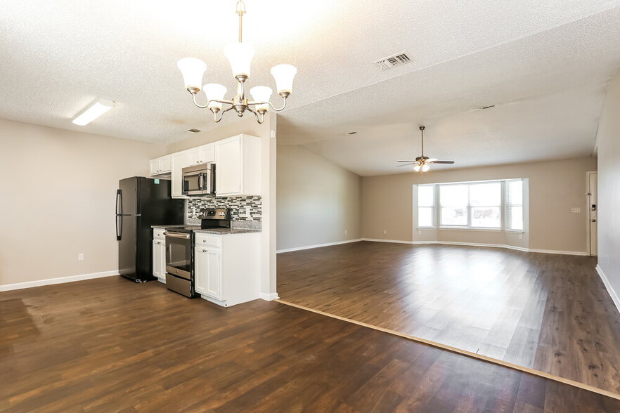 Building Photo - 2423 Scanlon Dr