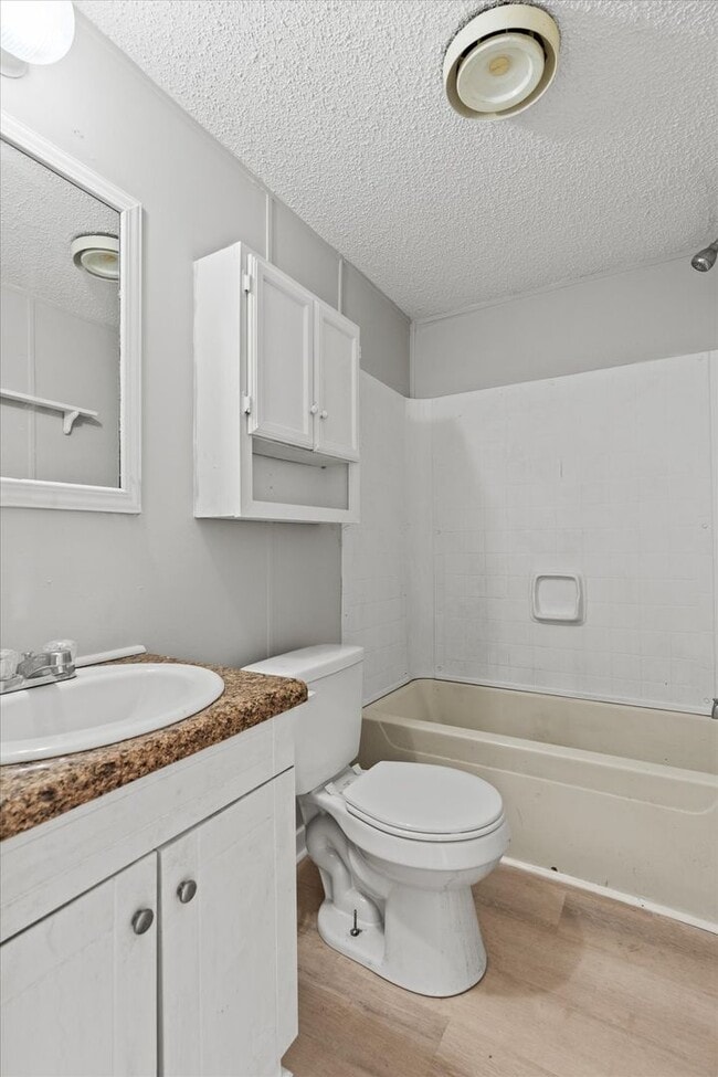 Building Photo - Completely Updated 3BR/2BA Trailer in Musc...