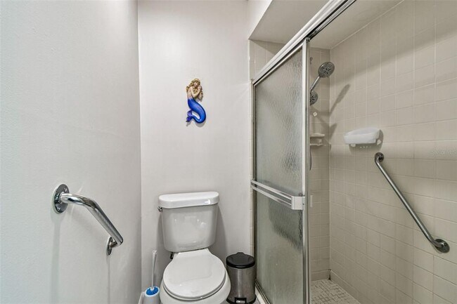 Building Photo - 7433 Greystone Dr