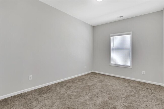 Building Photo - 1954 Sanford Dr