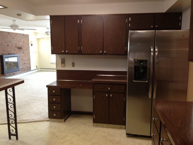 Building Photo - Beautiful 3BR/2BA home ! Great yard & garage