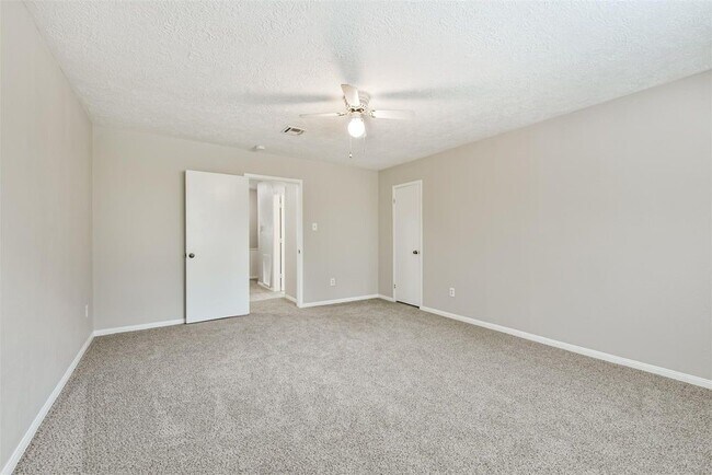 Building Photo - 28902 Twisted Oak Dr