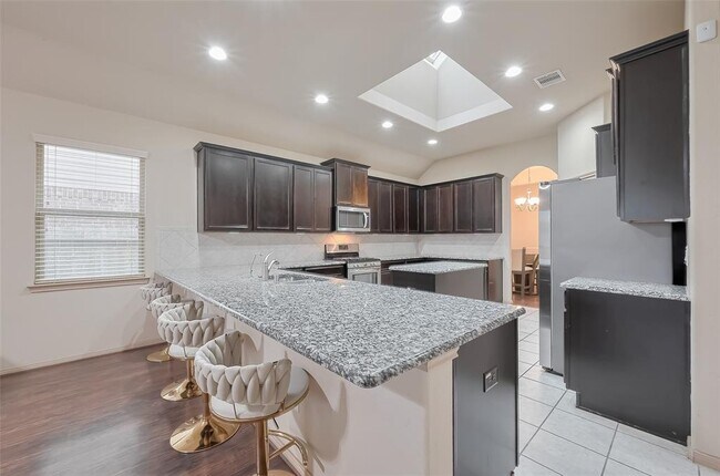 Building Photo - 4410 Fenetre Forest St