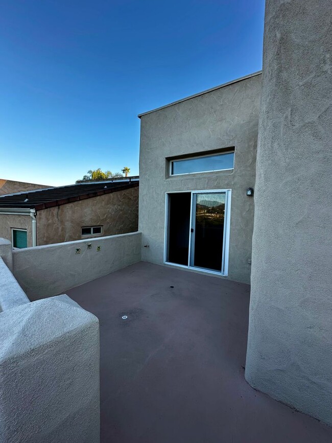 Building Photo - 3 bed 2 bath Well-Maintained Home in Prime...