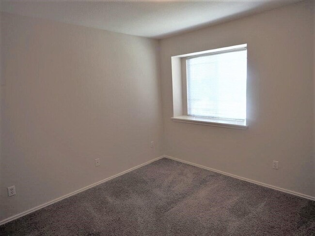 Building Photo - 1705 Honey Creek Ln