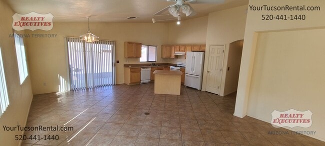 Building Photo - Starr Pass Shadows 4 bedrooms and 2 bathrooms