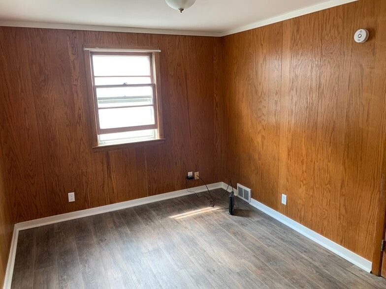 Building Photo - 1384 Lafond Ave