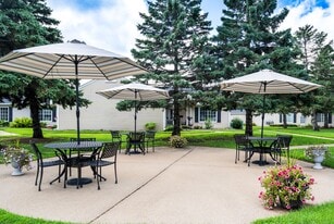 Building Photo - Cottages of Spring Lake Park