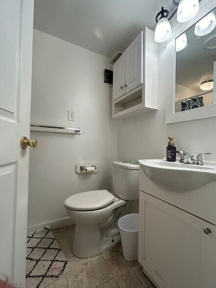 Building Photo - 96 Vine St