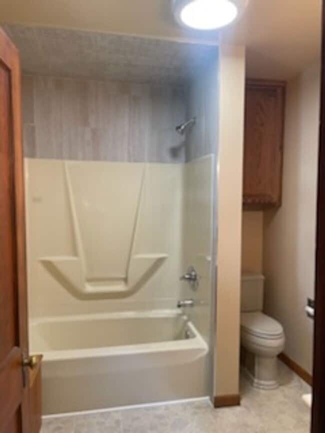 Building Photo - Great Eastside Location 3-Bedroom Bungalow...