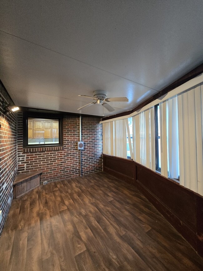 Building Photo - 714 S Fabrique Dr