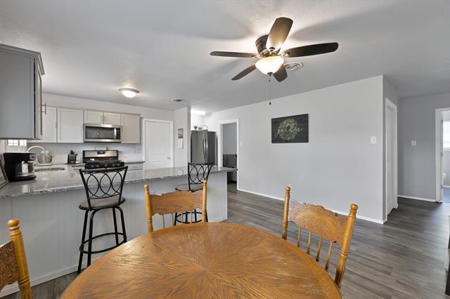 Building Photo - 1429 W Water St