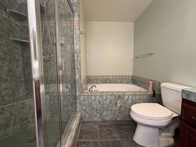 Building Photo - Stylish 3-Bedroom Rental in Prime Fresno L...