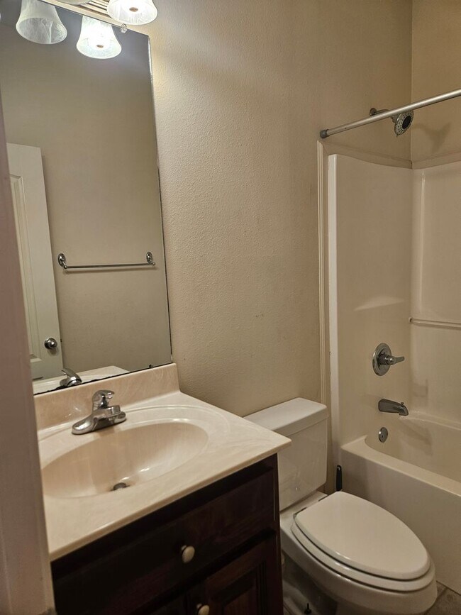 Building Photo - Stunning Executive Custom Built Home with Elite Appliances