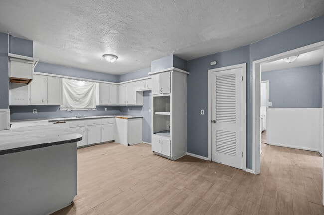 Building Photo - 3409 E 17th St