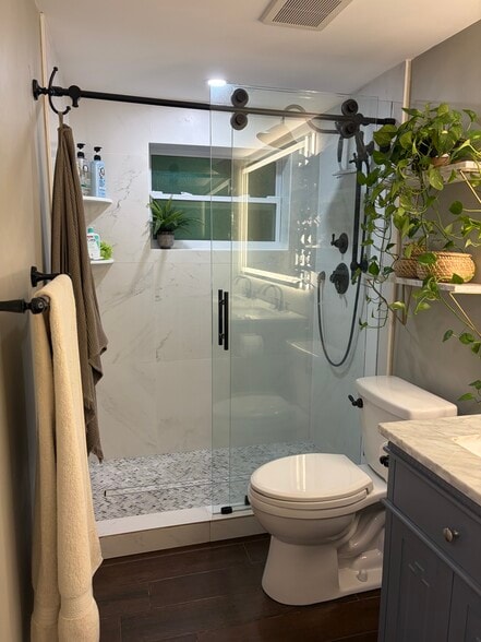Walk in shower - 508 28th Street Ocean