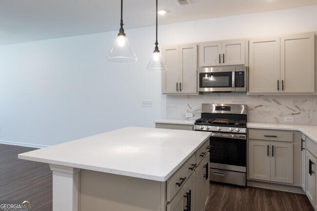 Building Photo - 5542 Highland St