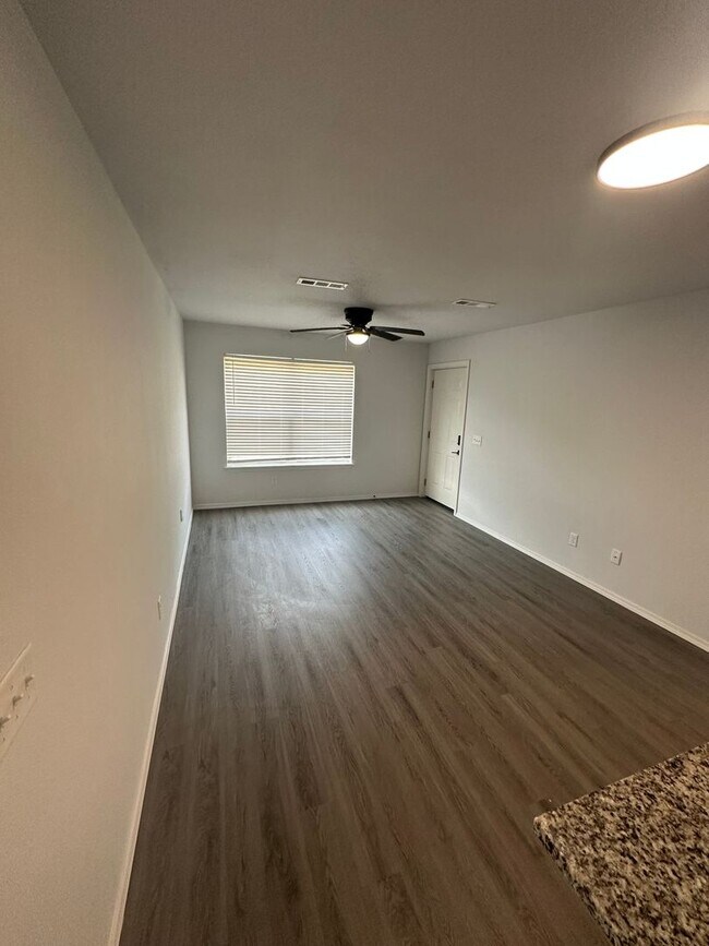Building Photo - 1203 Backus Ave