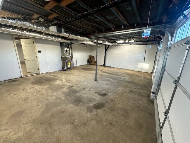 Building Photo - Fully Furnished House in Benton City Limits