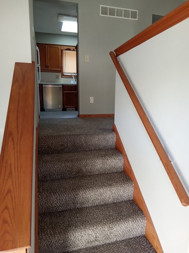 Building Photo - AVAILABLE NOW - Large Newly Renovated Home...