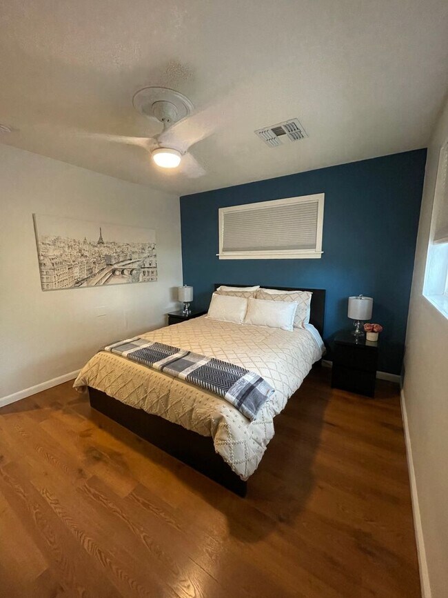 Building Photo - Gorgeous Fully Furnished 3 Bd 2 Bath Vacation Home!