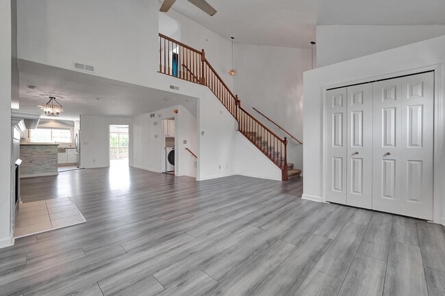 Building Photo - 17034 Farmington Rd