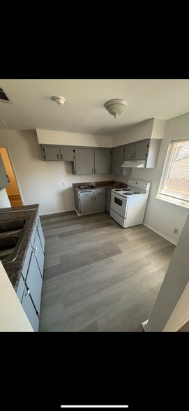 kitchen - 228 W 20th St