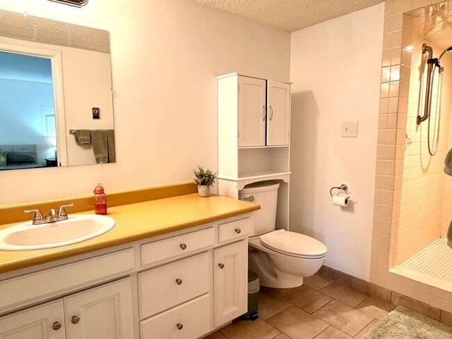 Building Photo - Cozy & Private Fircrest Unit with Garden Space