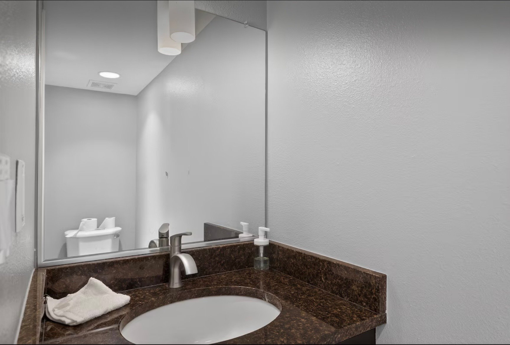 Building Photo - 7845 E Valley Vista Dr