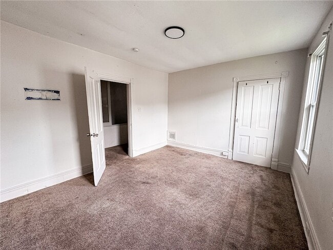 Building Photo - 310 27th St