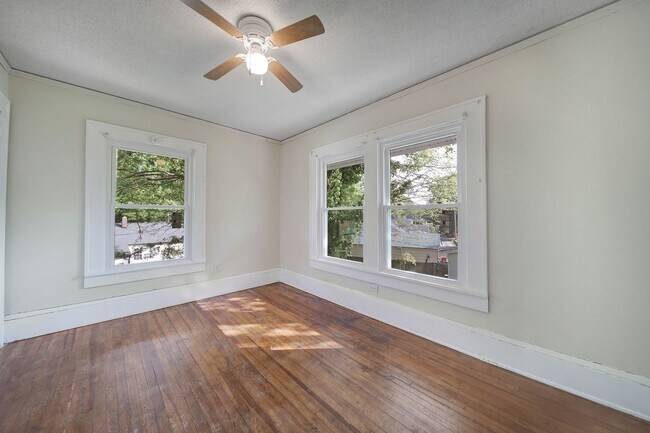 Building Photo - Lovely Two Story, 3 Bedrooms, 2 Bath Home