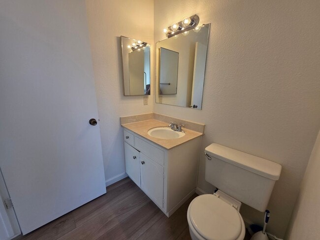 Building Photo - 3-bedroom single story in east Modesto nei...
