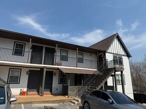 Building Photo - Renovated 1 Bedroom in South Nashville - $99 Deposit Special!