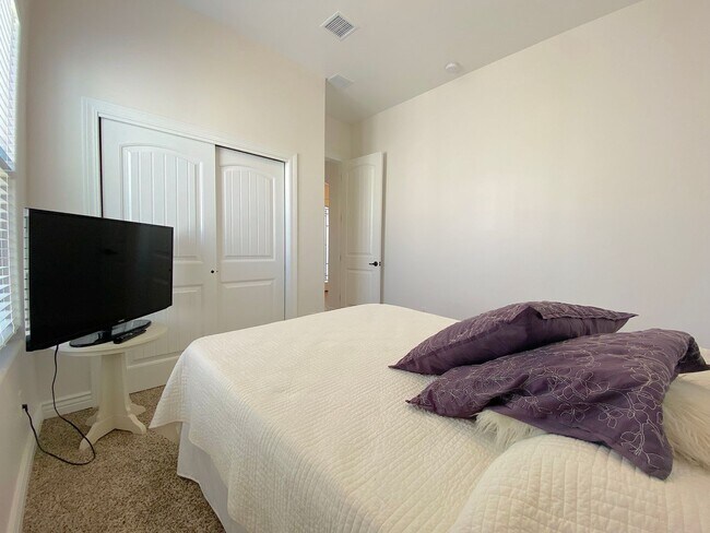 Building Photo - West El Paso Cimarron Neighborhood Stunning 4 bed/2.5bath